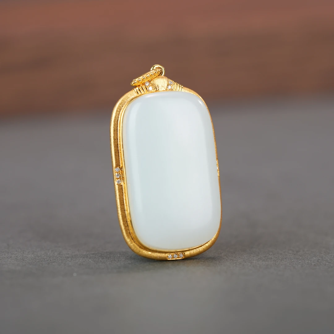 毕业级 和田白玉无事牌羊脂白级 18K金镶 高度34+ H19710