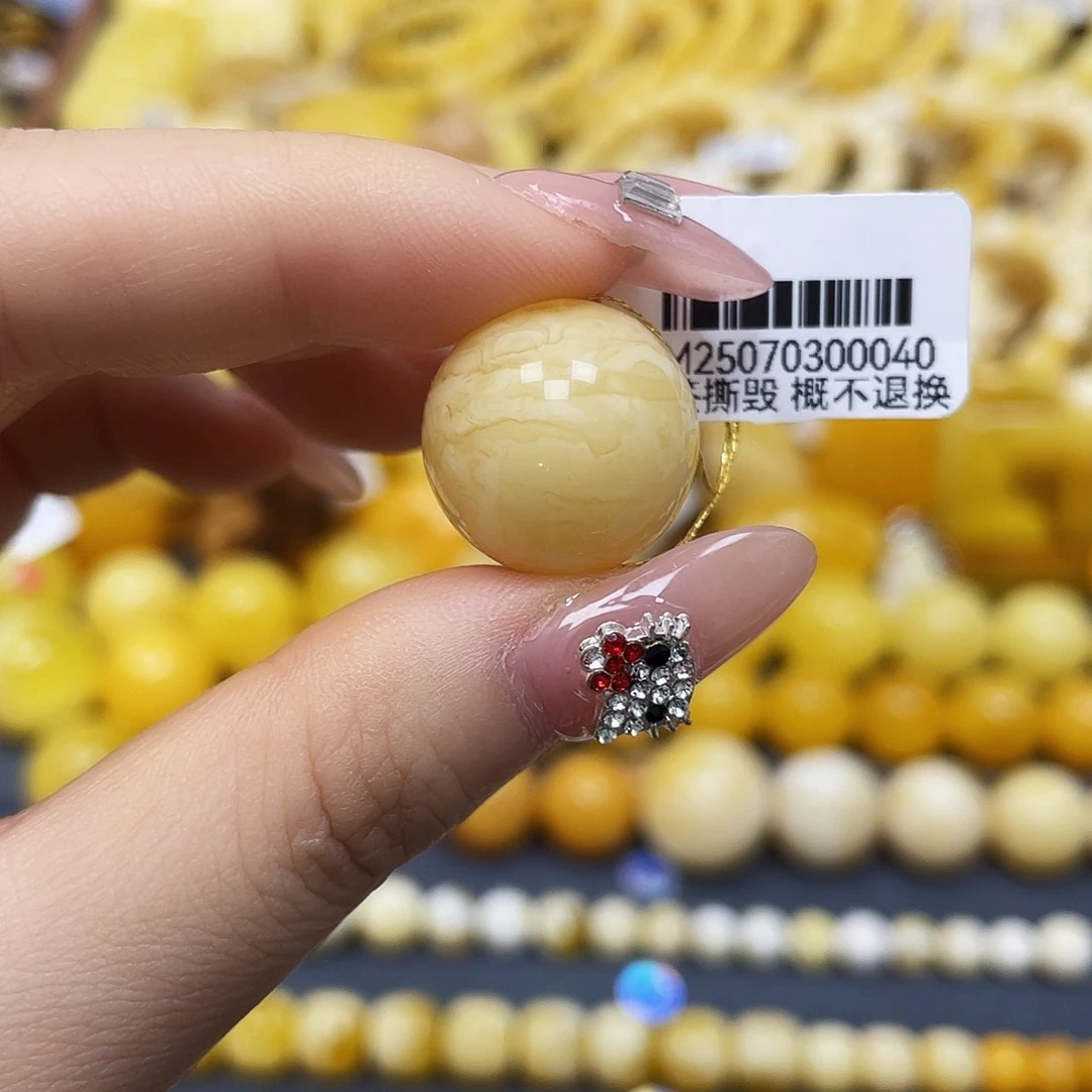 蜜蜡未镶嵌裸石17.6mm瑕疵