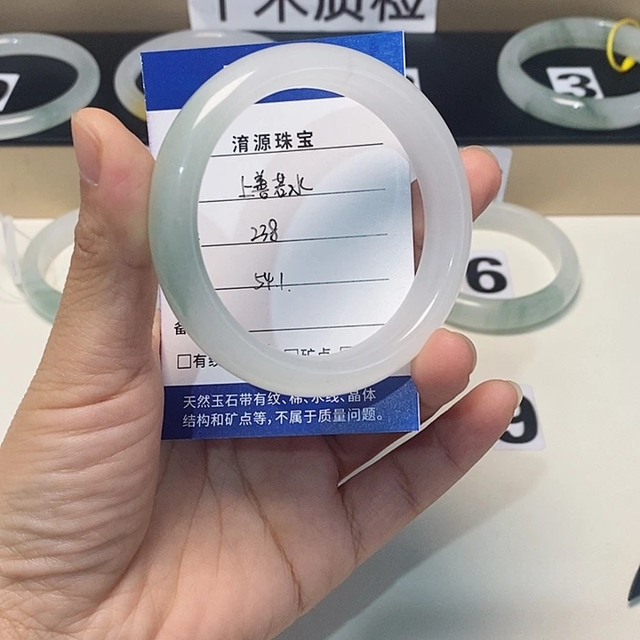 石英质玉（金丝玉）手镯未镶嵌上**水