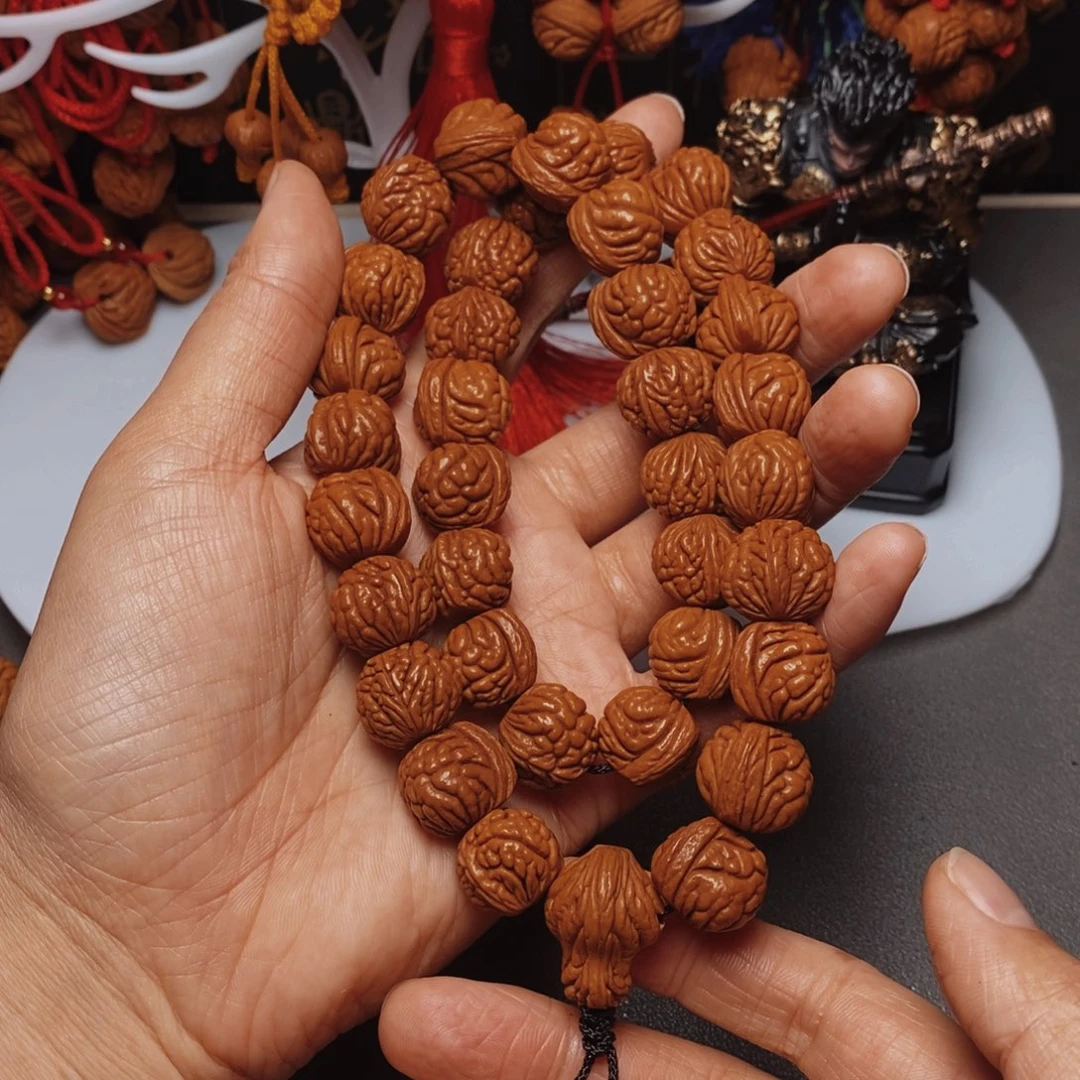 桃核吊坠桃枭手持1