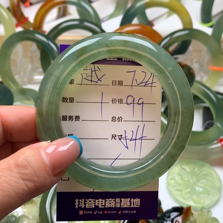 岫玉未镶嵌手镯5越***跑