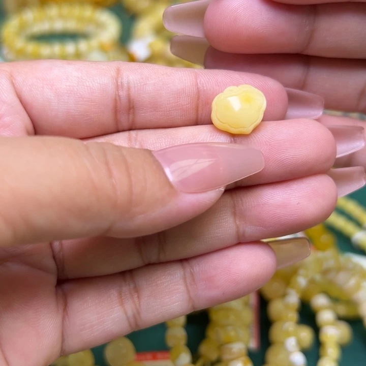 蜜蜡未镶嵌珠宝奇石