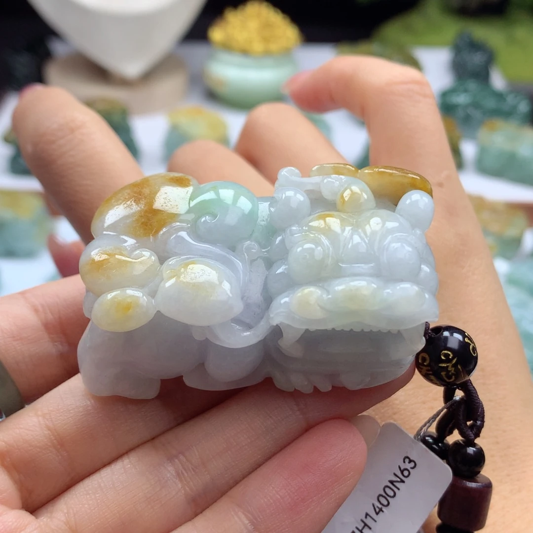 翡翠未镶嵌颈饰A32 三彩翡翠貔貅