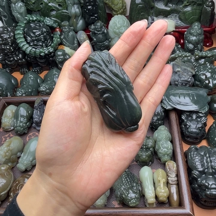 和田玉未镶嵌把件