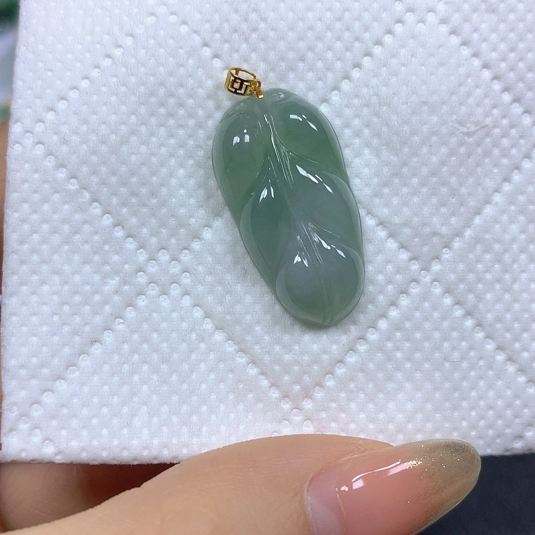 翡翠18K金镶嵌颈饰挂件