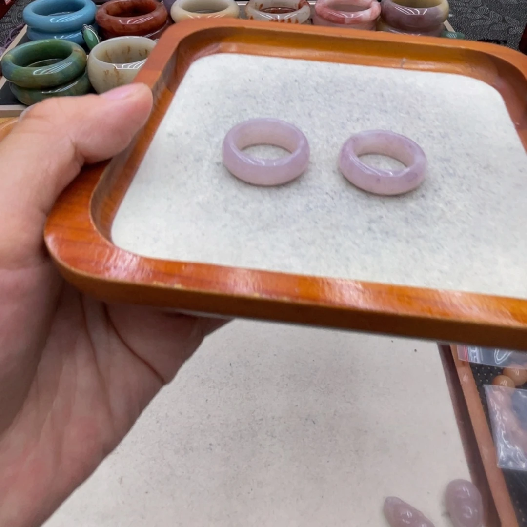 嘎***弟石英质玉未镶嵌圈口齐全