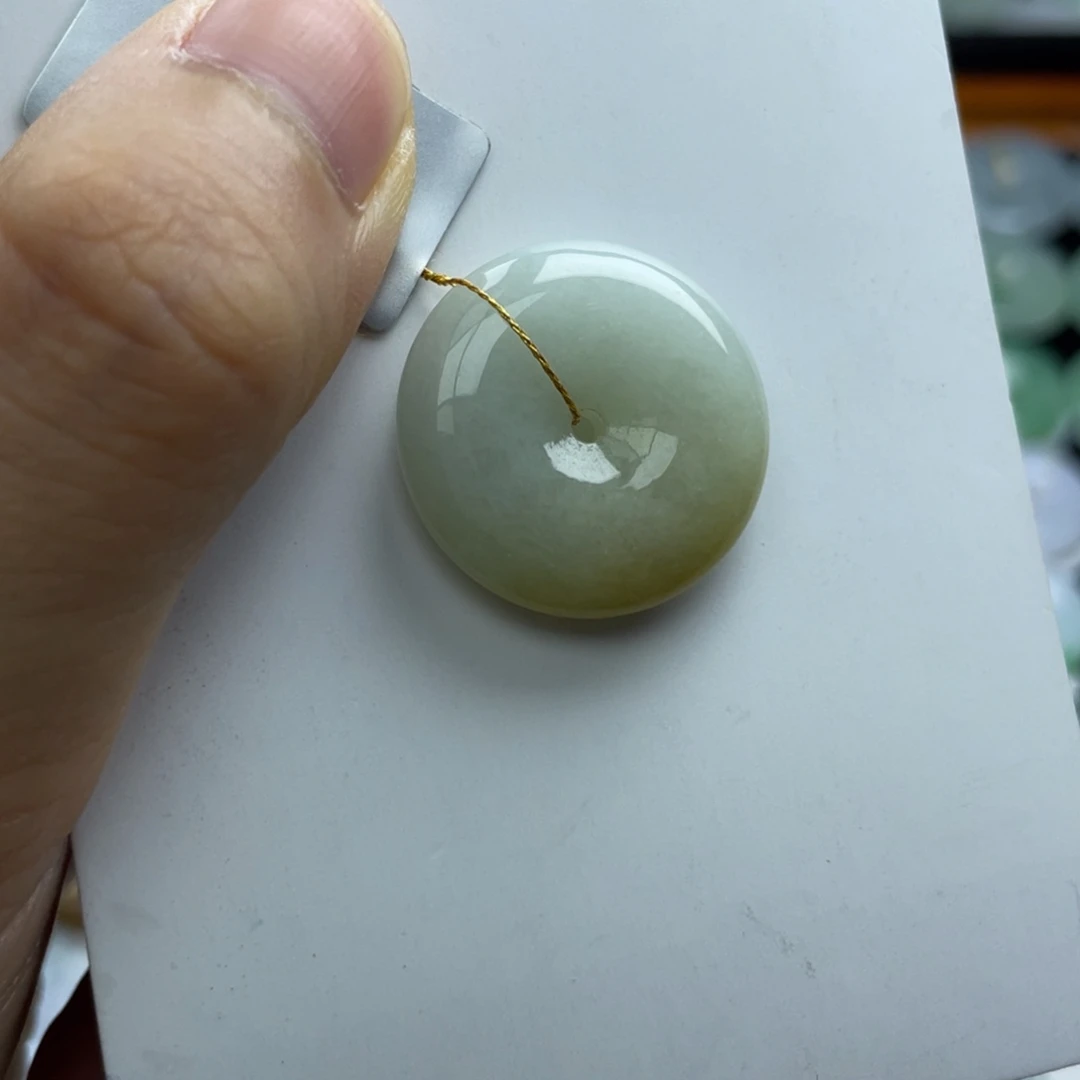 翡翠未镶嵌颈饰平安扣