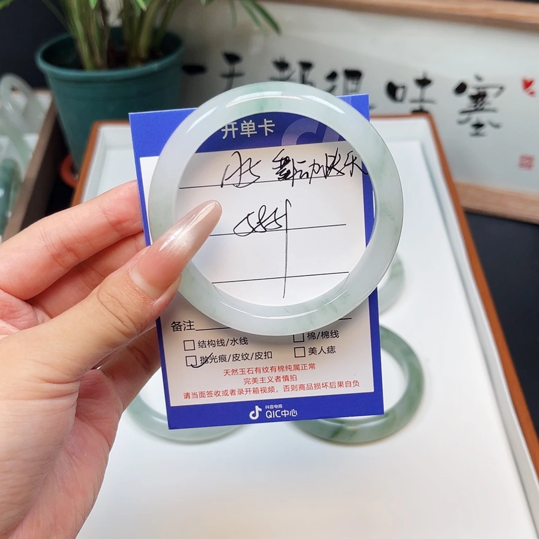 未镶嵌手镯石英质玉