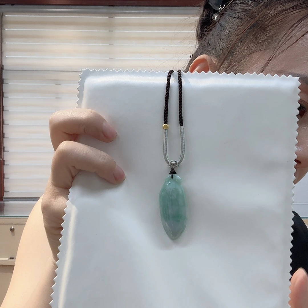 翡翠未镶嵌颈饰福瓜