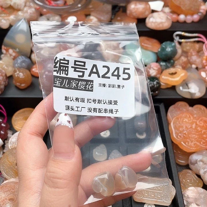 合金颈饰玛瑙/玉髓人*