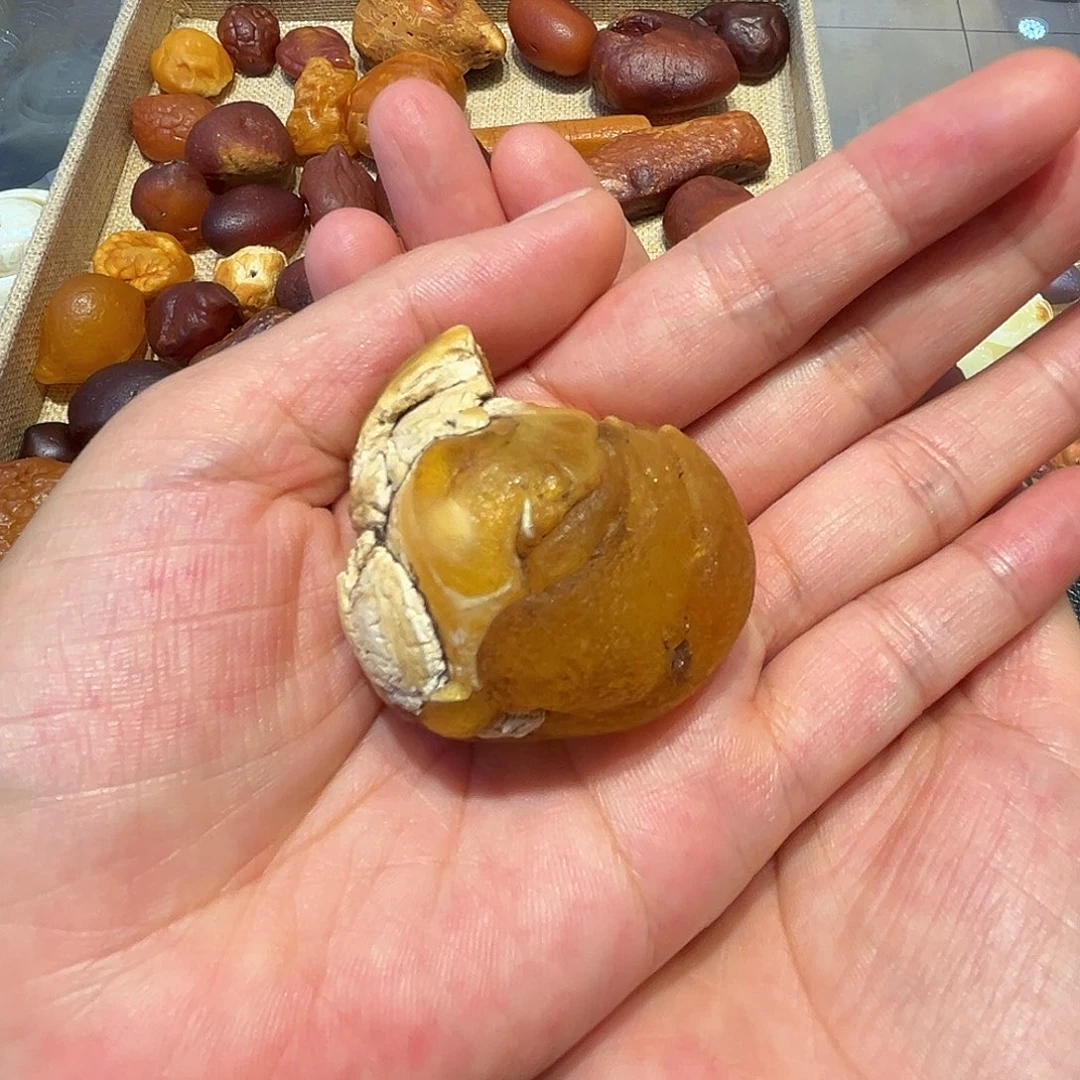 未镶嵌颈饰琥珀吊坠
