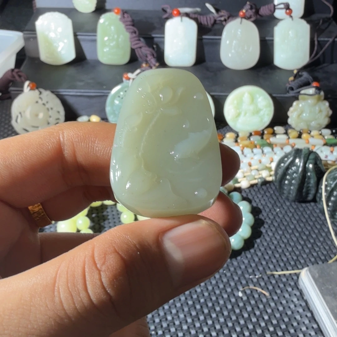 和田玉未镶嵌颈饰