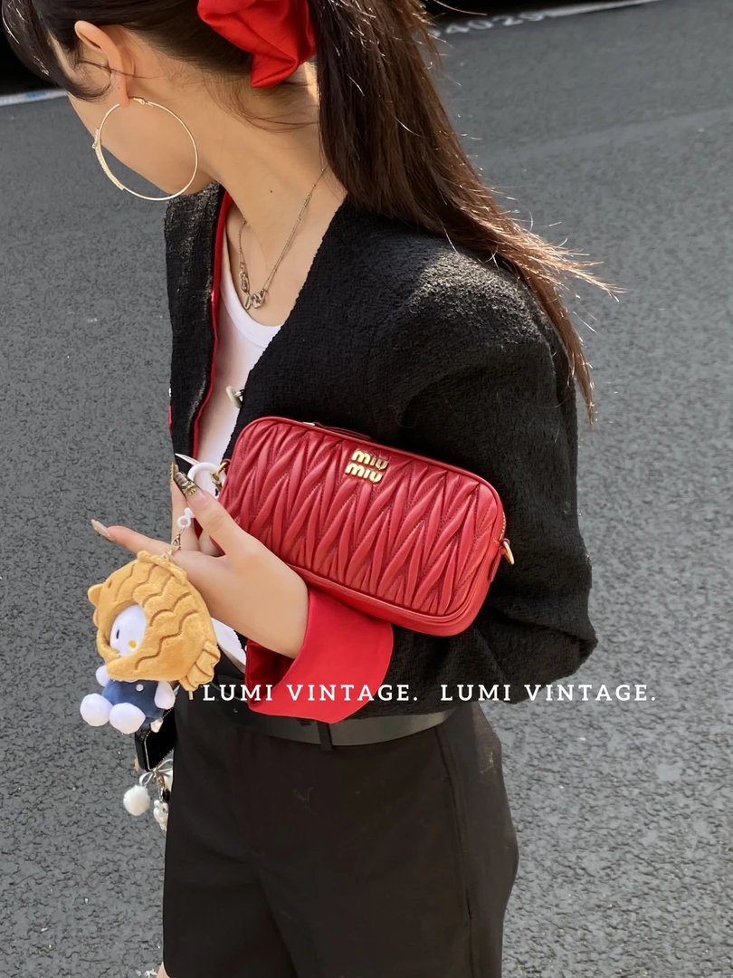 95新 MIU MIU/缪缪 红色褶皱羊皮手包92814356
