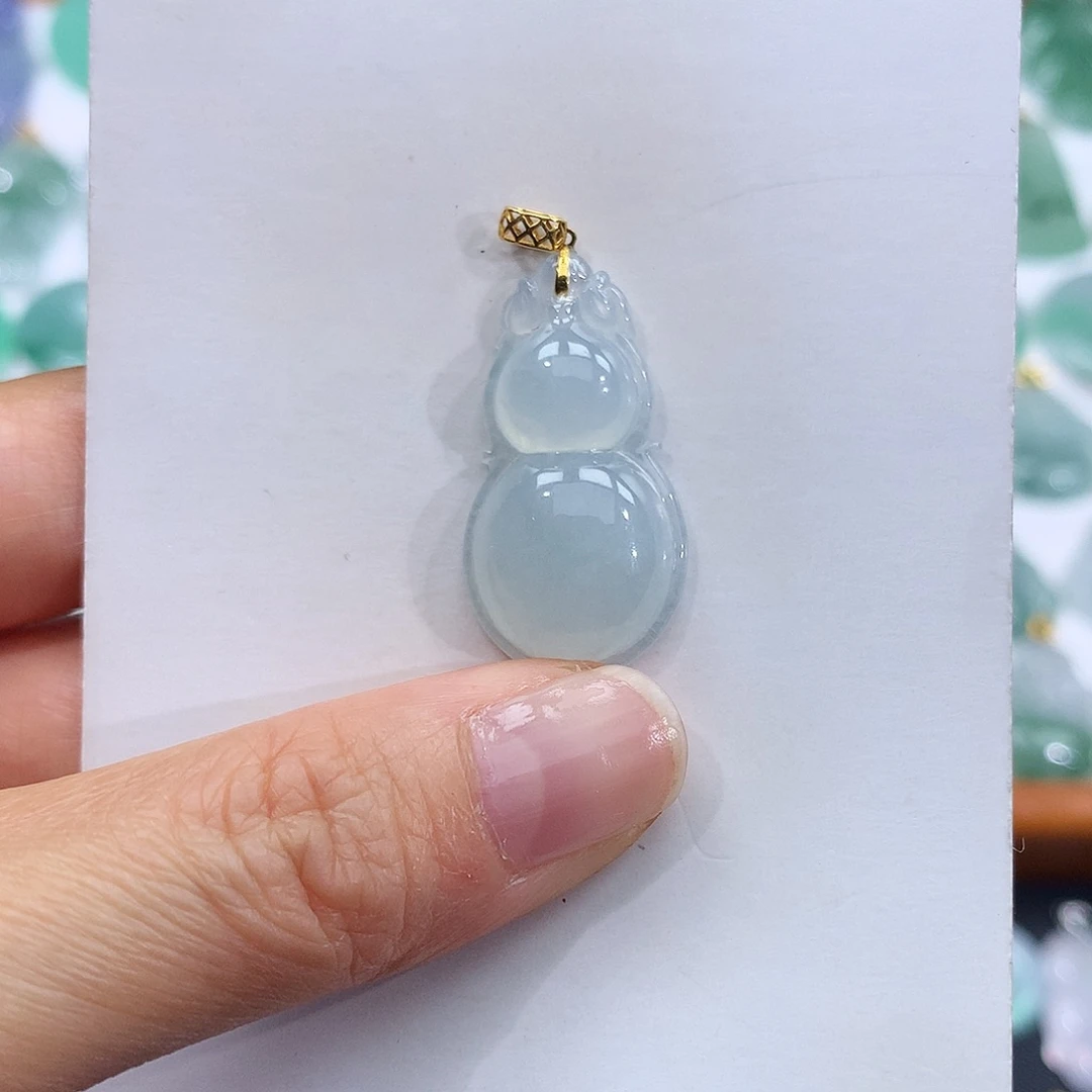 翡翠18K金镶嵌颈饰翡翠吊坠