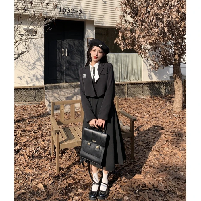 大码女装学院风秋季法式高级感气质短款西装上衣假两件长袖连衣裙