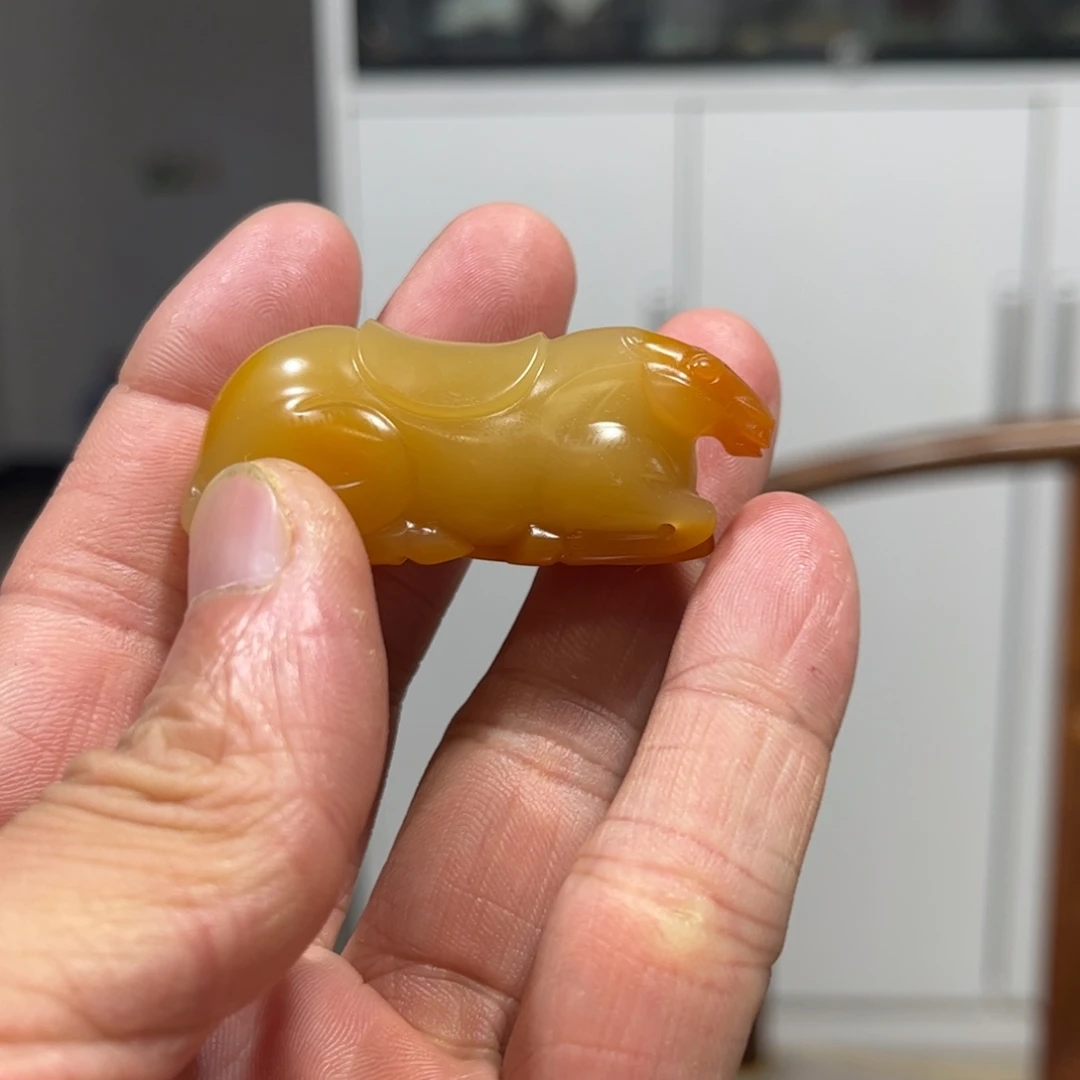 石英质玉未镶嵌黄蜡石挂件
