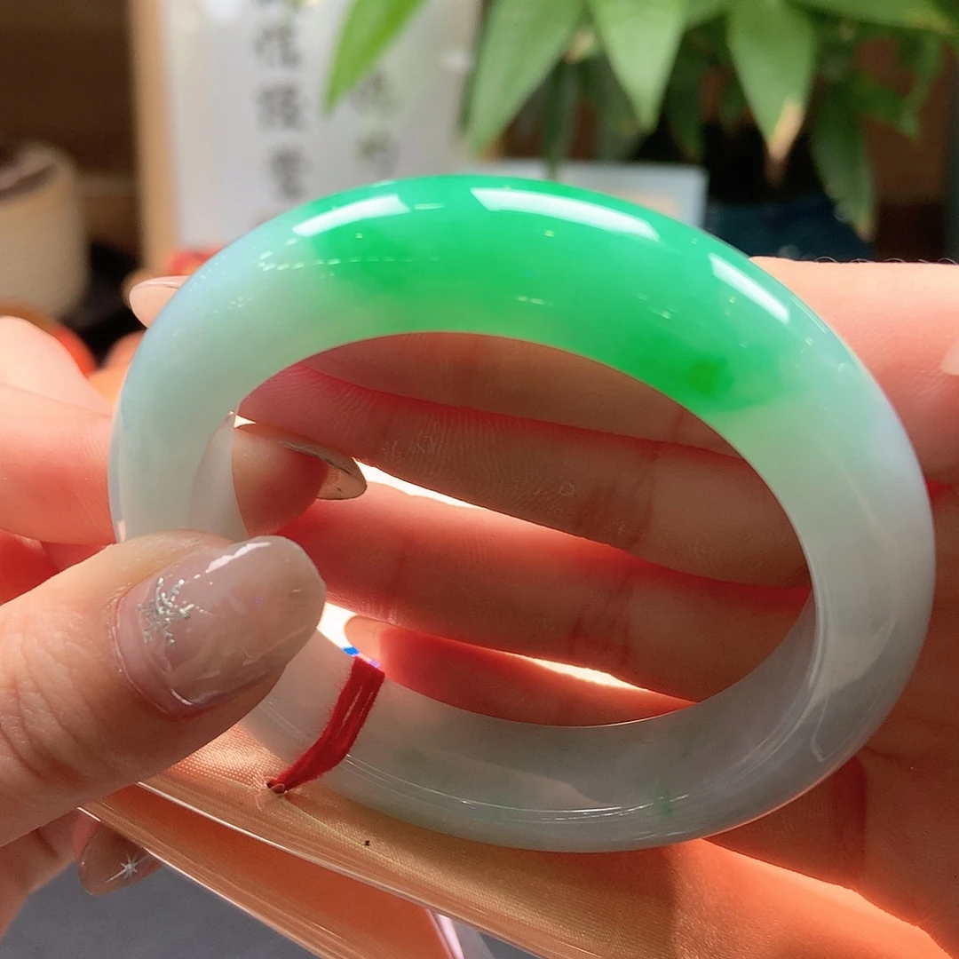 翡翠未镶嵌手镯辣绿白底青12号