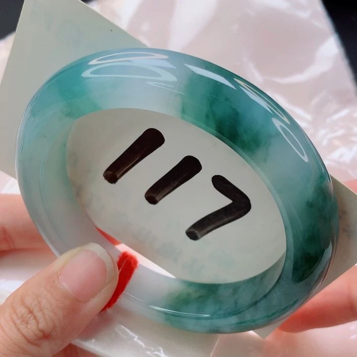 未镶嵌手镯翡翠飘绿半山水