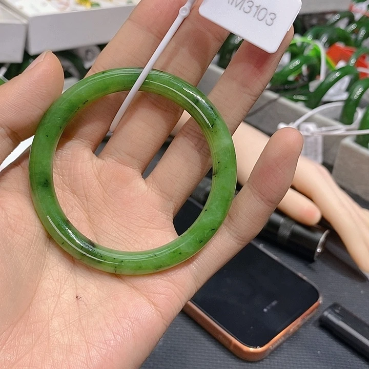 和田玉未镶嵌手镯