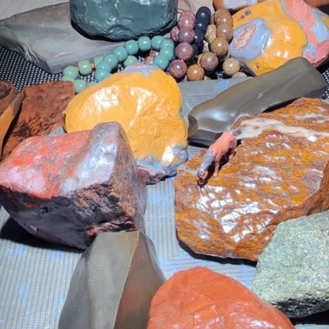 新疆天宝石细胞舍利硅化铁泥石工艺品碧玺（处理）陪***下