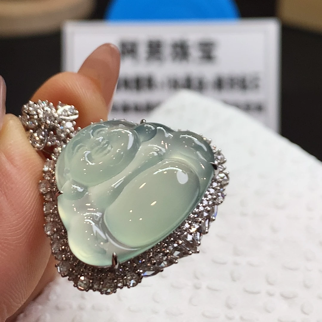 未***期翡翠18K金镶嵌颈饰