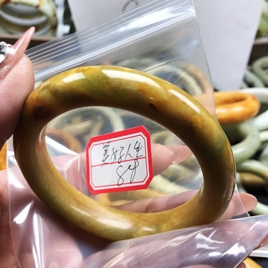 蛇纹石玉手镯未镶嵌美**生