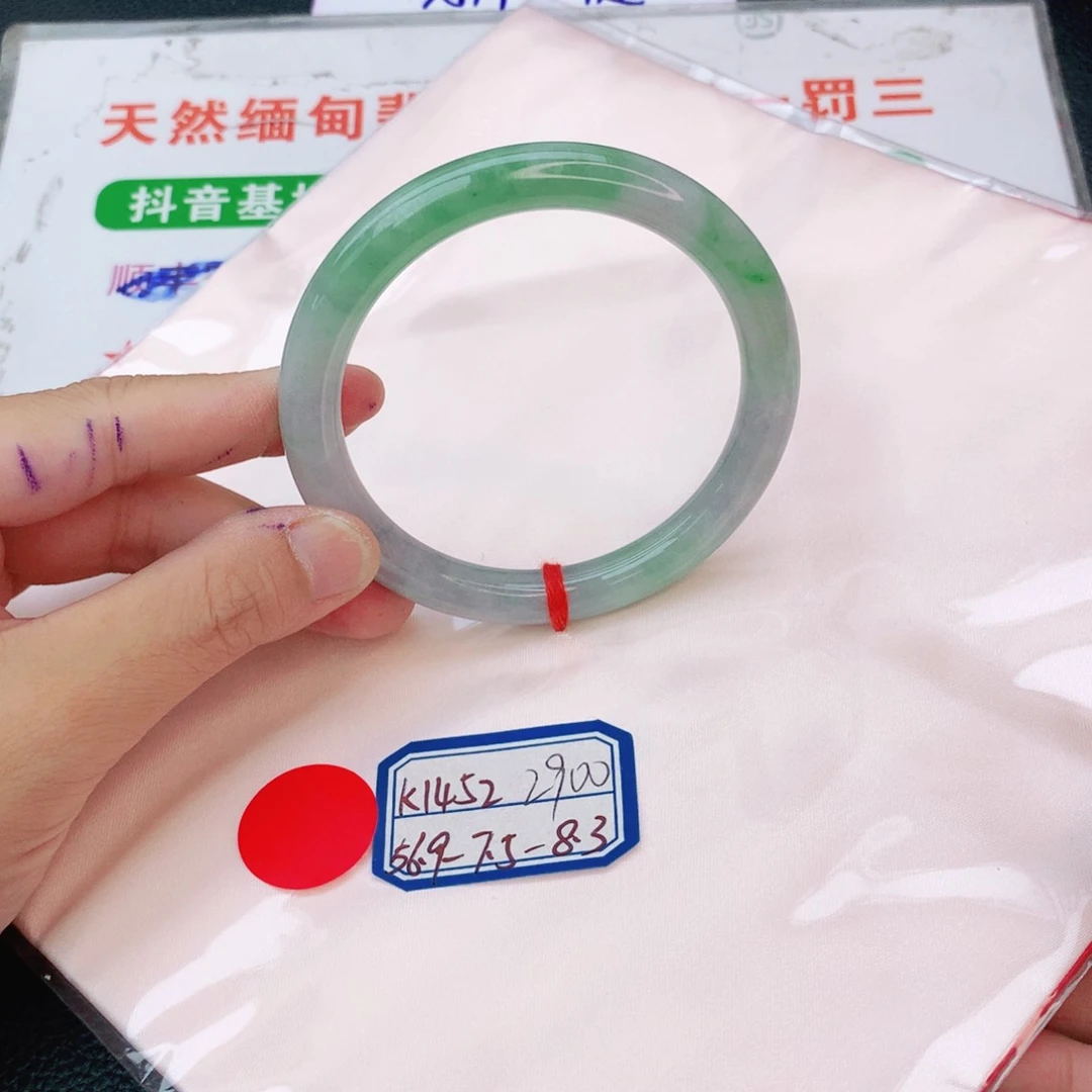 翡翠手镯未镶嵌翡翠