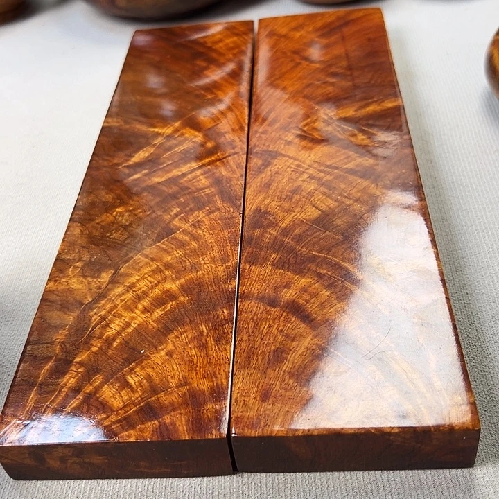 读****史缅甸花梨木镇尺一对