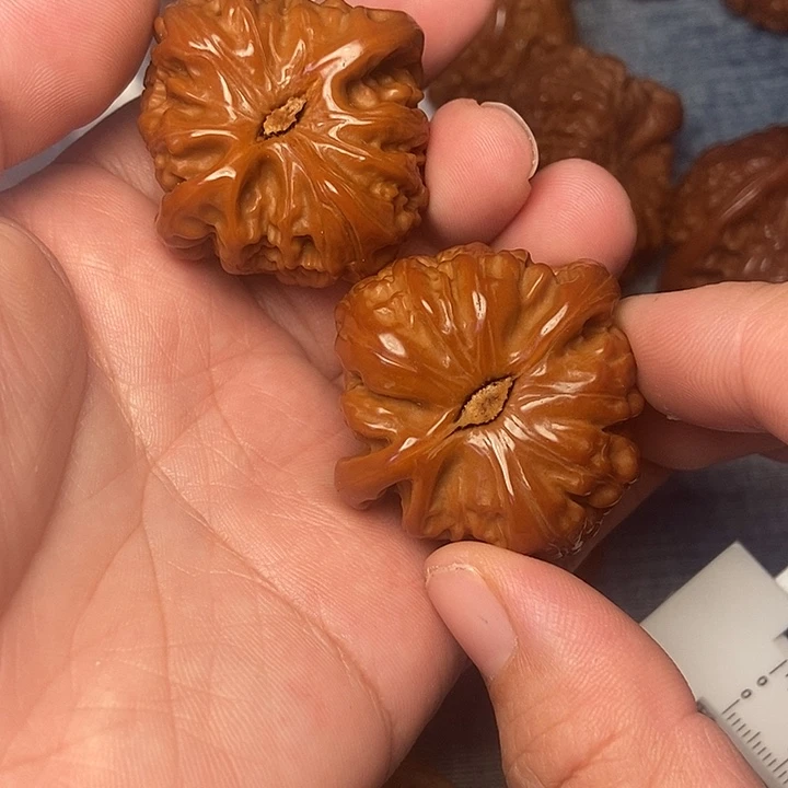 文玩核桃吊坠白40