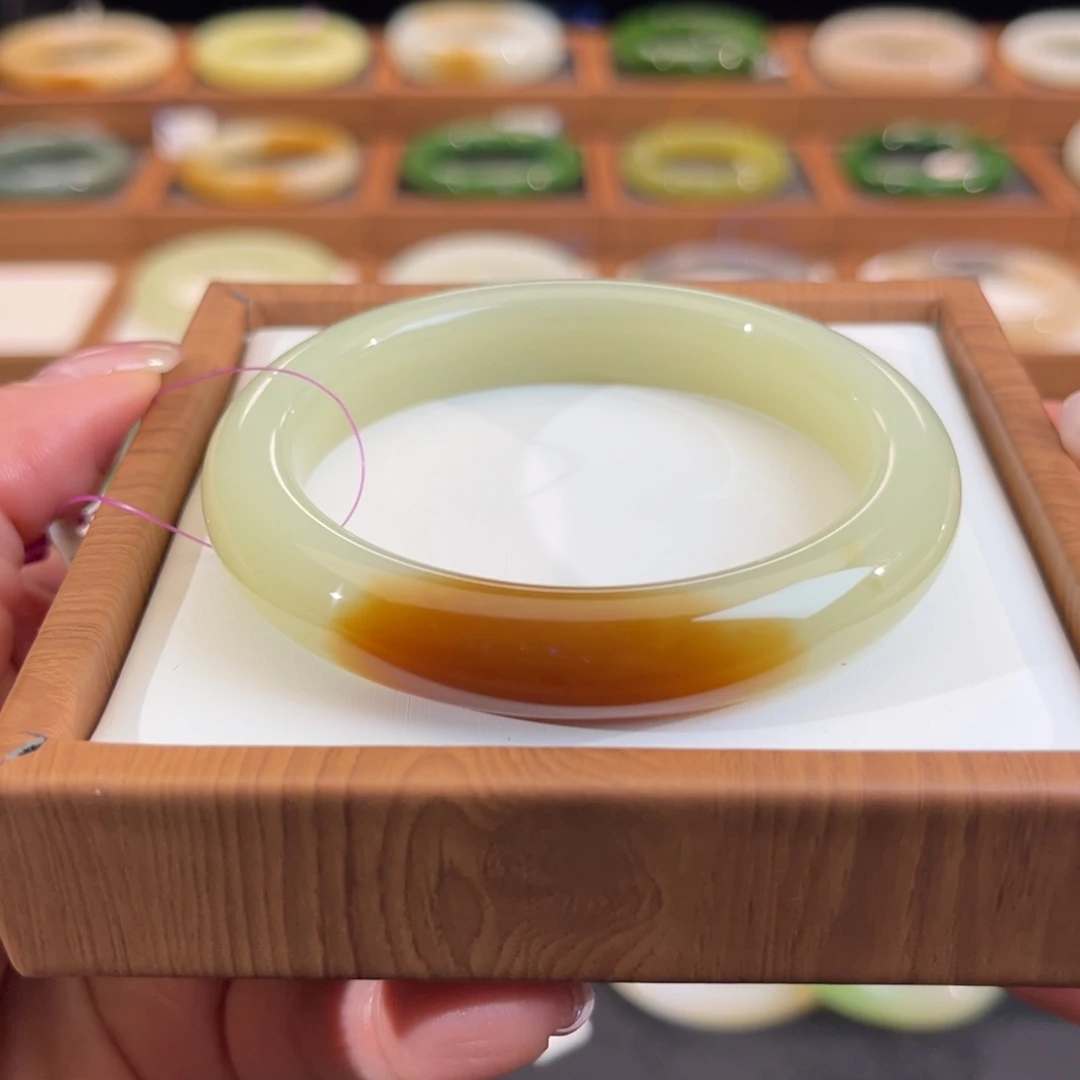 和田玉未镶嵌手镯  新疆且末糖青白