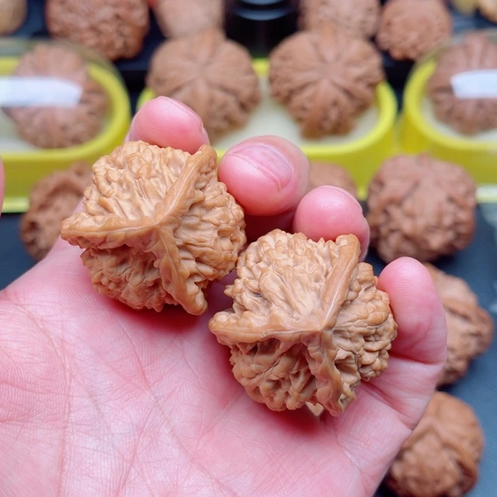 文玩核桃把件官帽三棱37×37×36