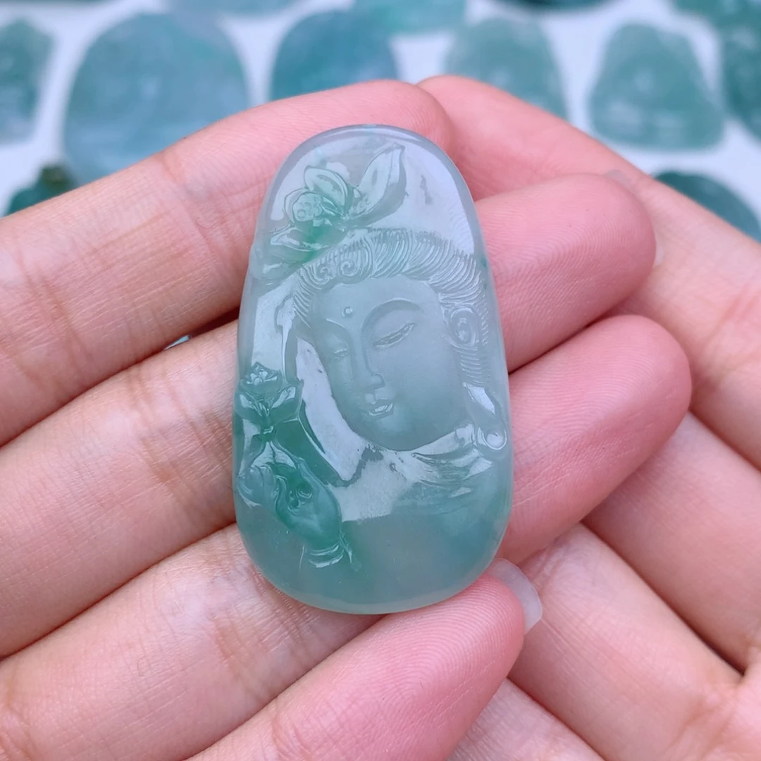 颈饰未镶嵌翡翠佛光天下