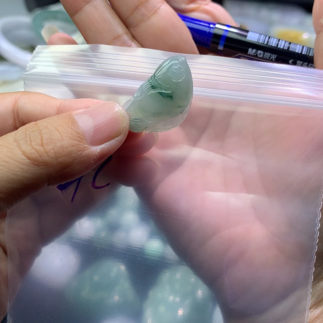 定制翡翠未镶嵌鱼