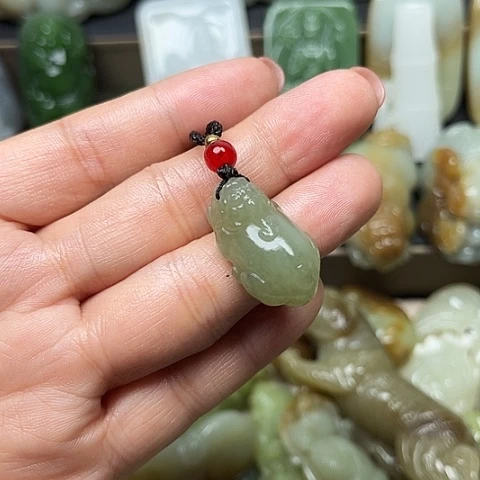 颈饰未镶嵌和田玉龍**神