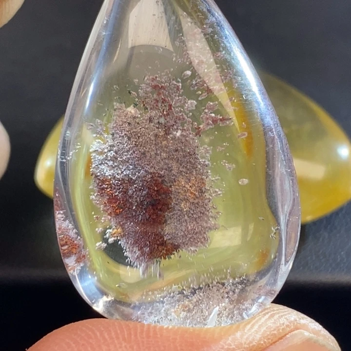 水晶颈饰未镶嵌笑****?