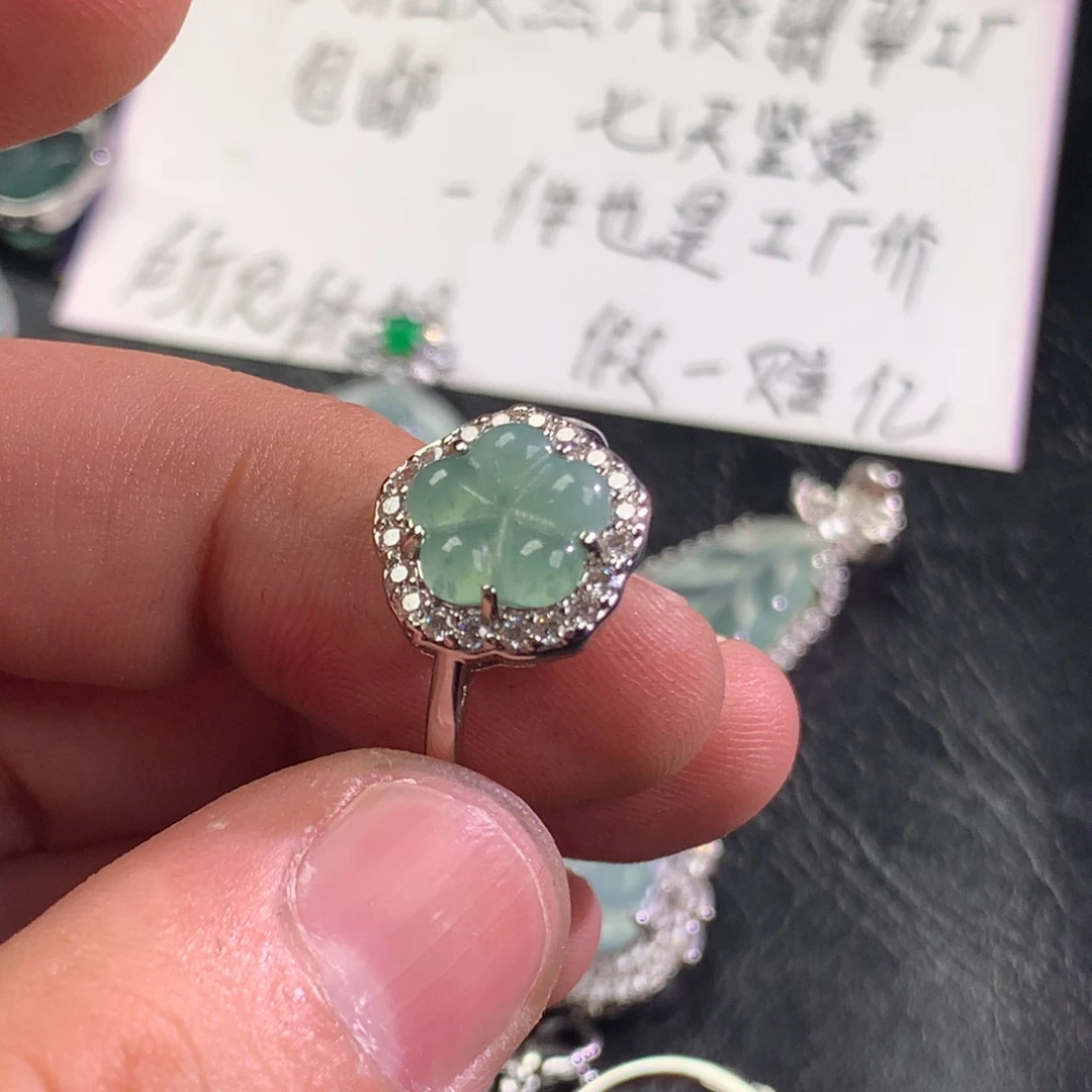 翡翠未镶嵌颈饰花戒指