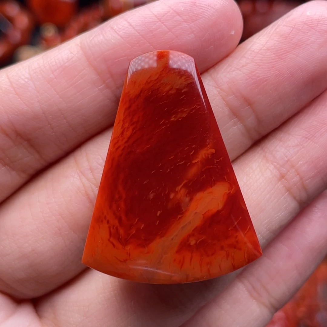 南红玛瑙未镶嵌珠宝奇石扇形吊坠