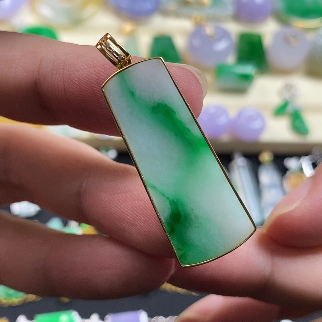 翡翠18K金镶嵌颈饰翡翠