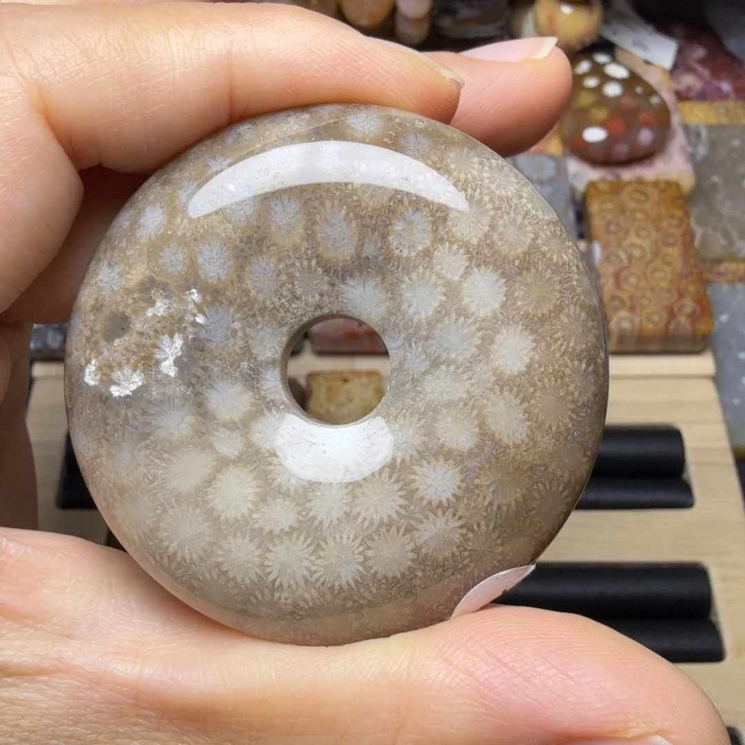 硅化玉未镶嵌灰咖满花，特价