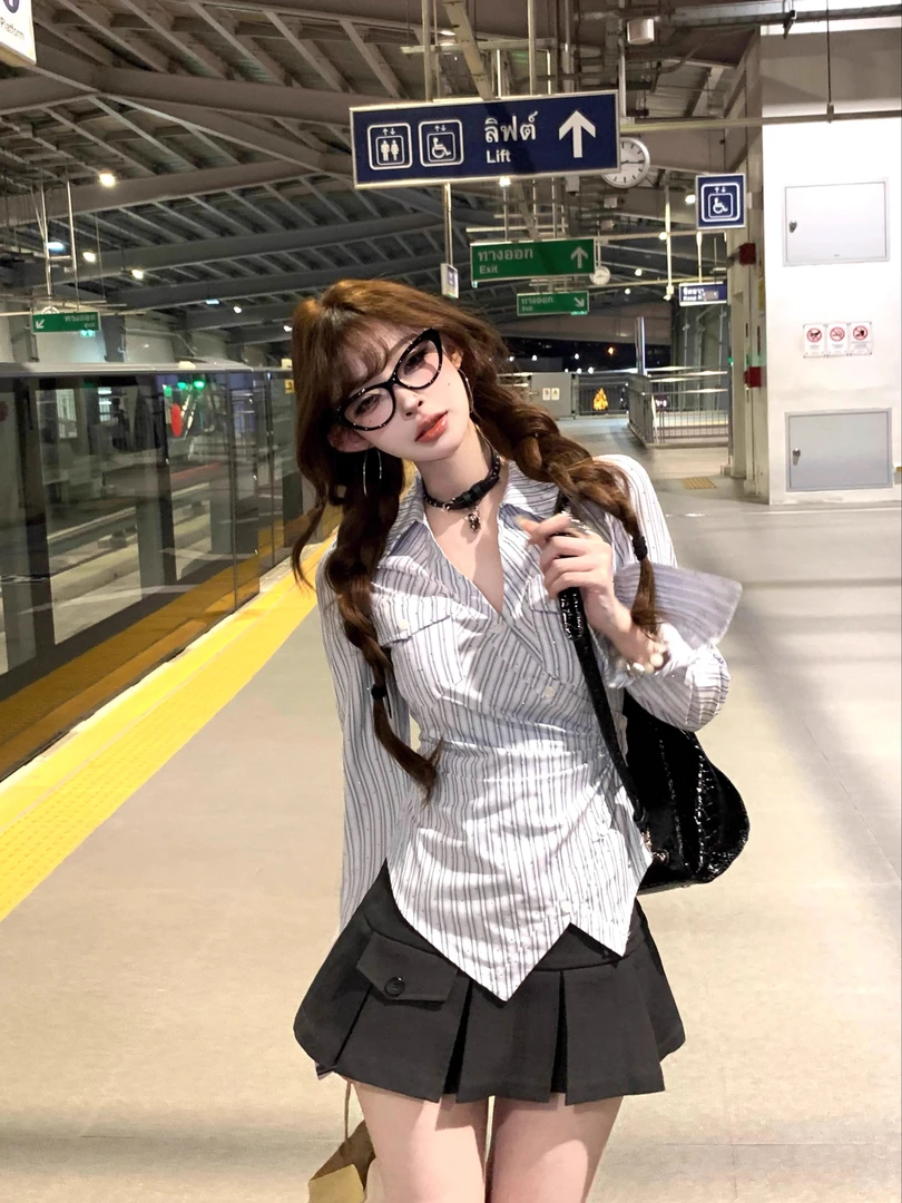 2025夏季蓝色条纹烫钻长袖v领衬衫女学院风掐腰衬衣