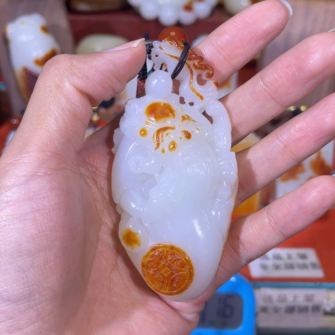 闲***。和田玉未镶嵌把件