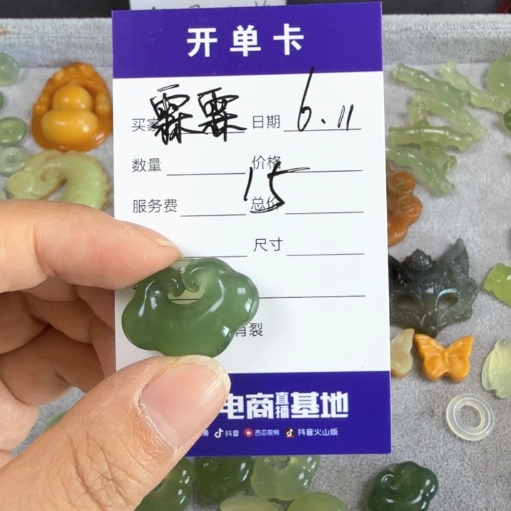 蛇纹石玉合金颈饰霖**佳