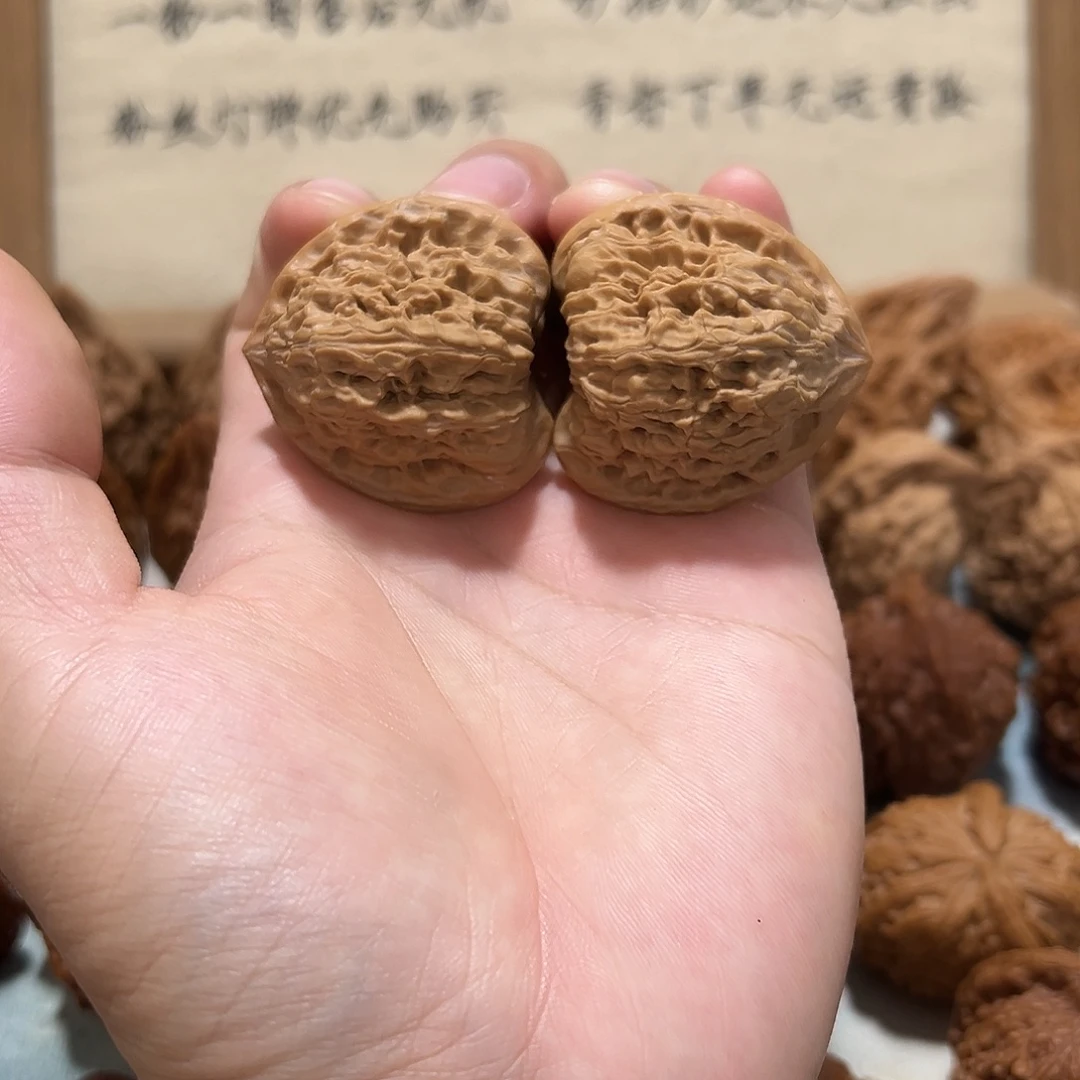 12号文玩核桃40尺凹的三角南疆石