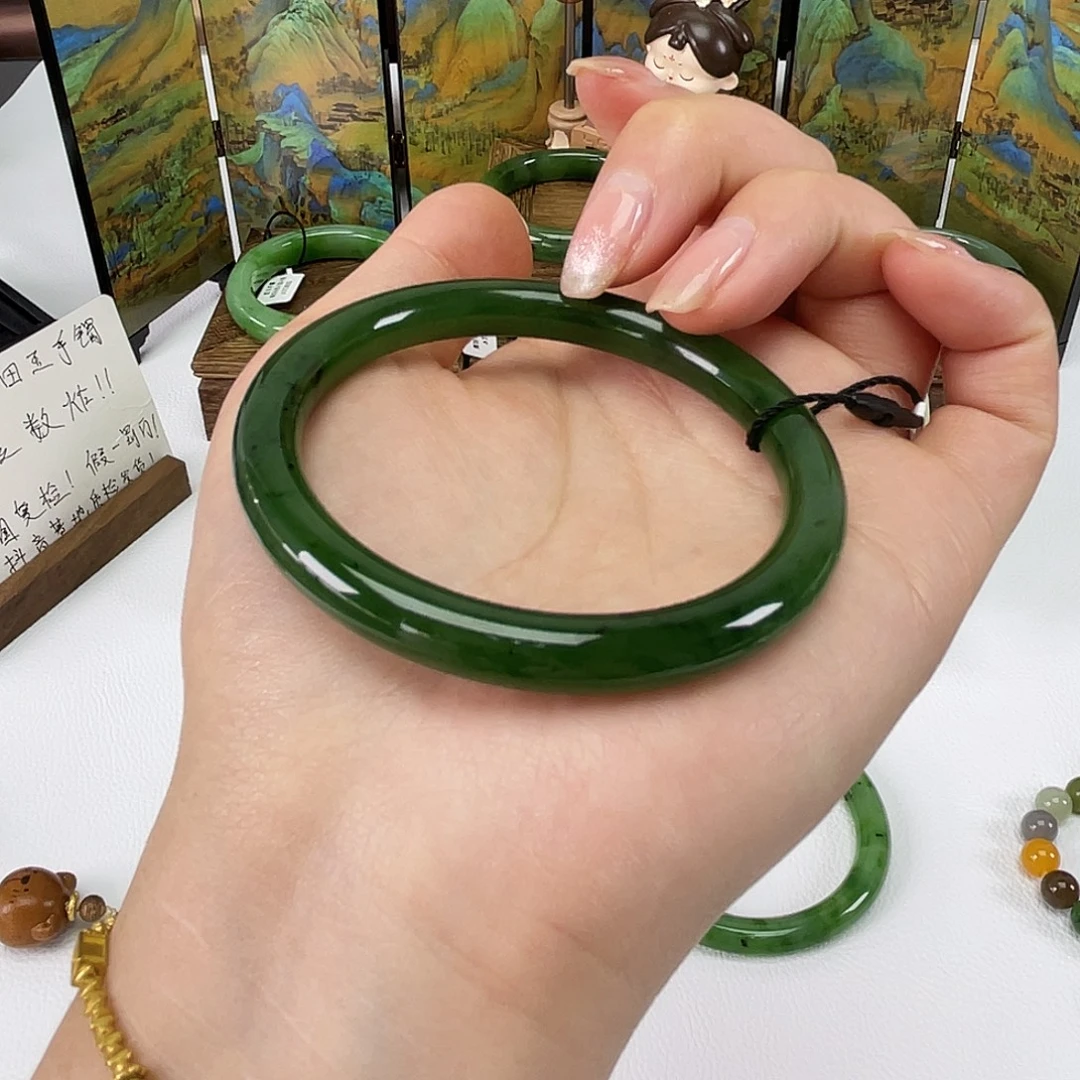 和田玉（碧玉）未镶嵌手镯