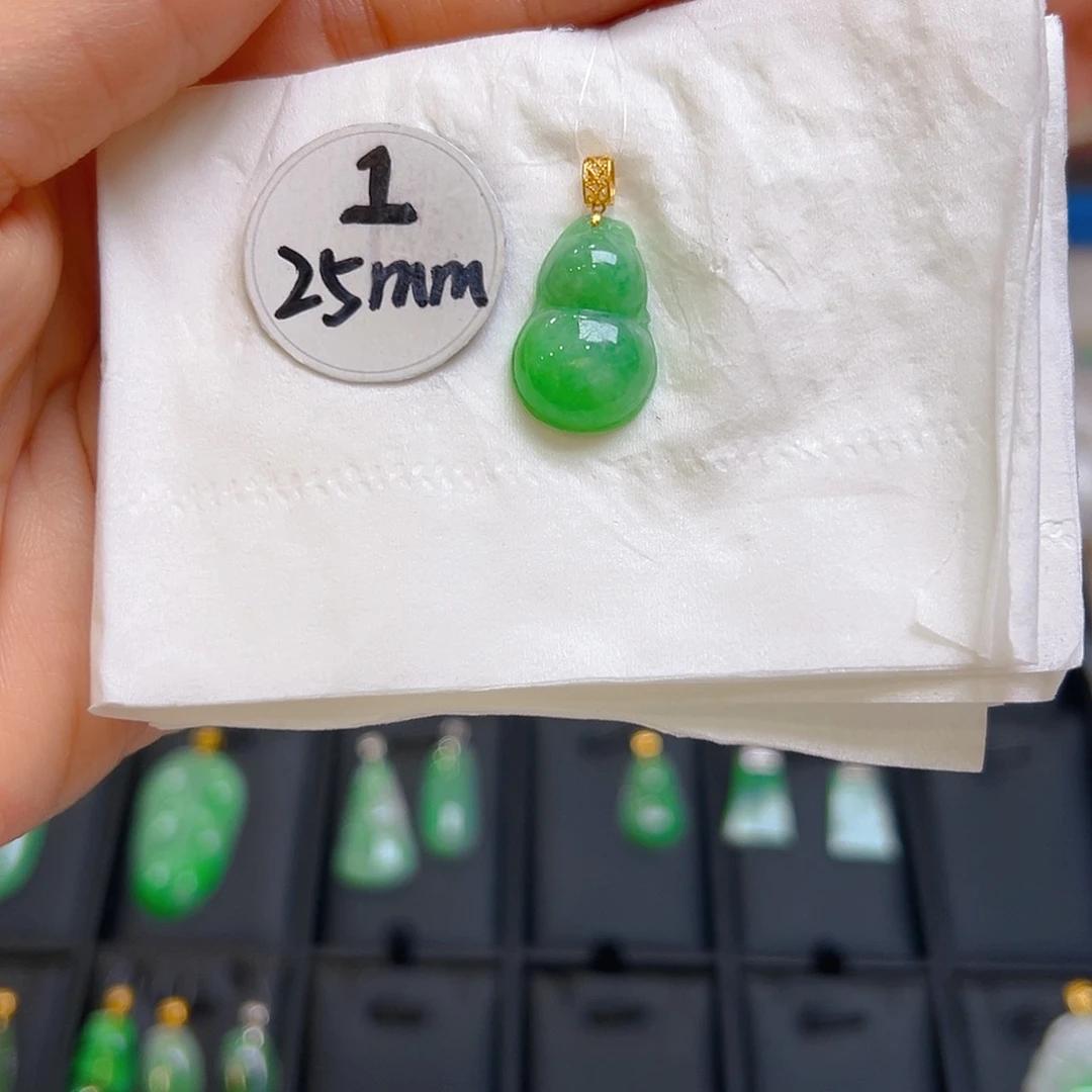 翡翠颈饰18K金镶嵌翡翠