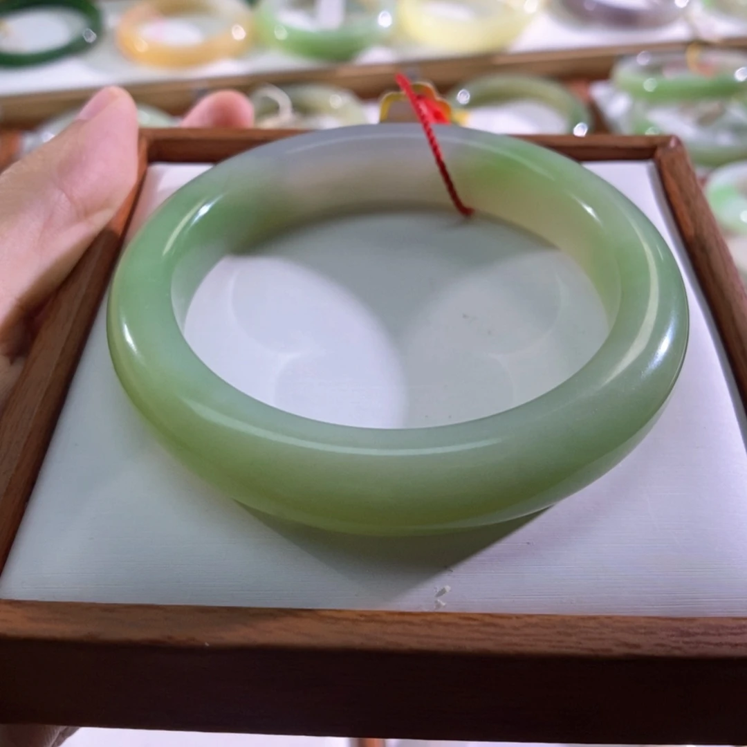 【闪购商品】未镶嵌手镯和田玉（翠青玉）