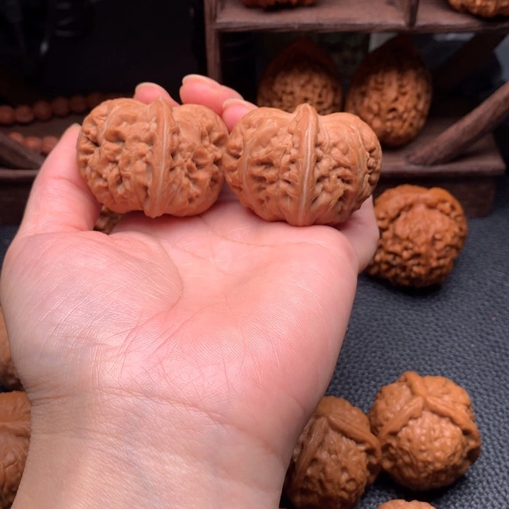 韩***鹏文玩核桃吊坠元宝45