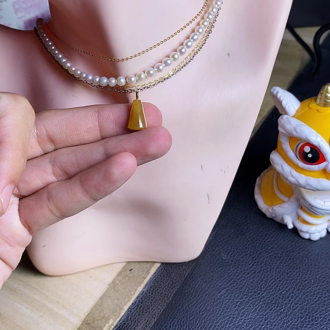 颈饰18K金镶嵌翡翠