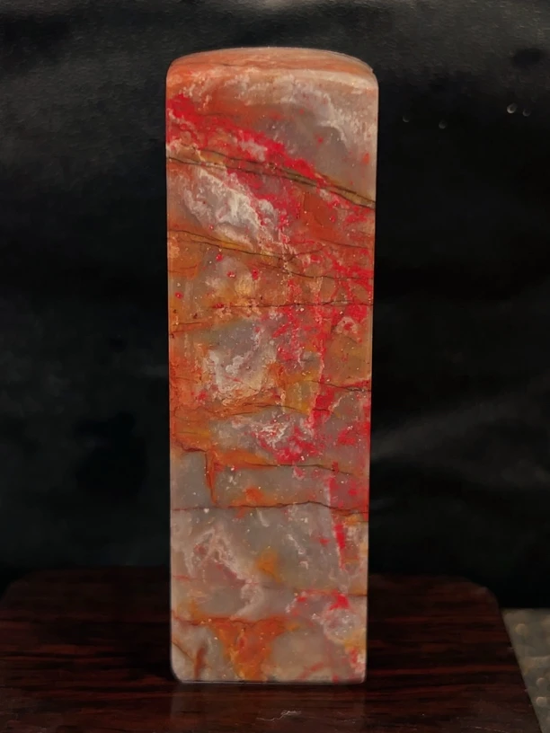 昌化鸡血石印章，牛角冻底，尺寸大