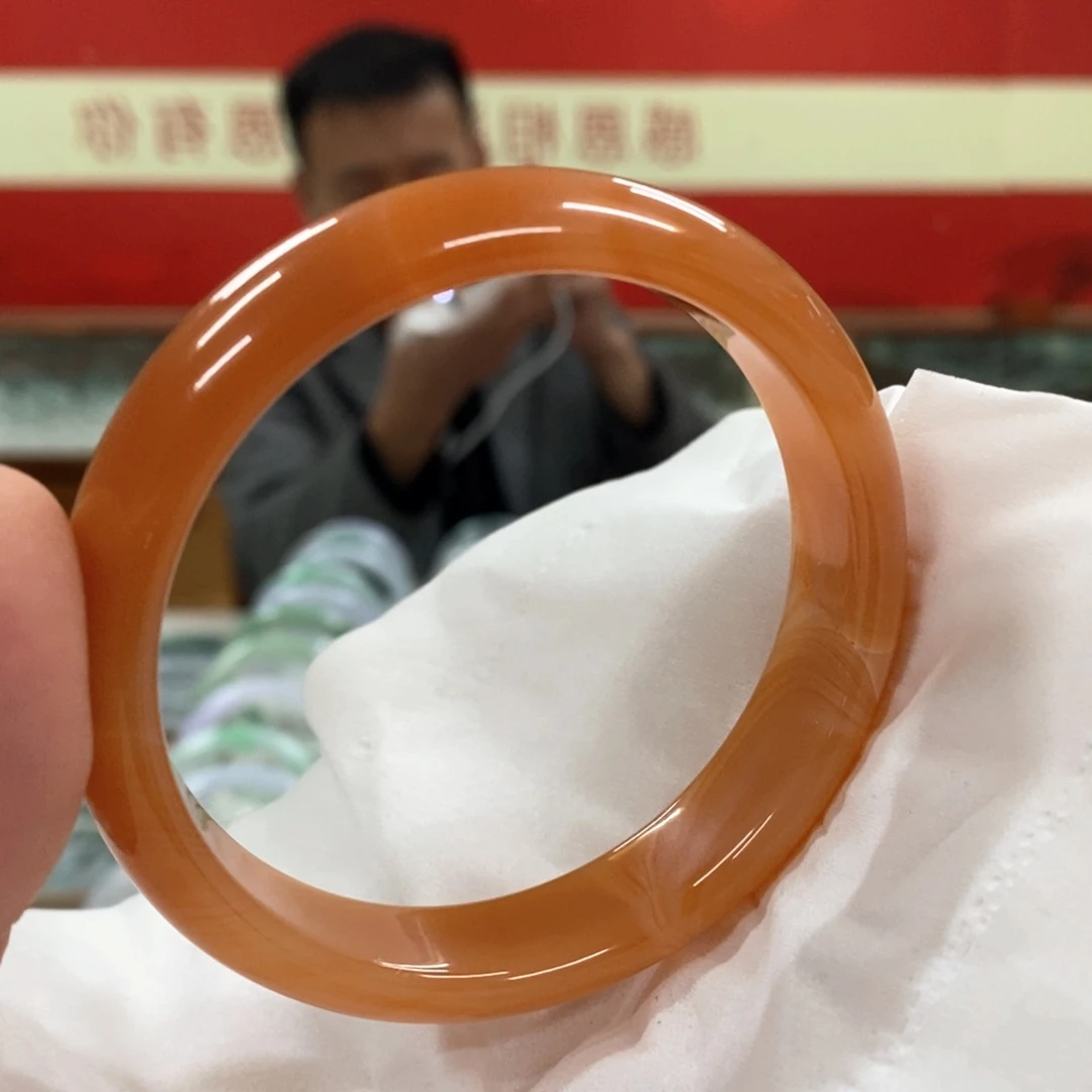 翡翠手镯未镶嵌翡翠手镯